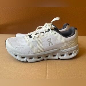 On “Cloudgo” Athletic/Running  Shoes Women’ Size 10 Like New!